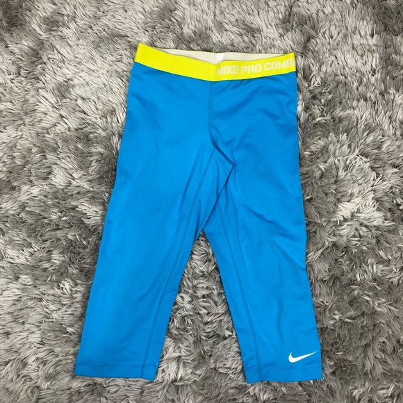 Nike Pro Capris - Picture 4 of 8